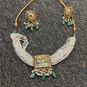 Elegant Green and Gold Necklace Set